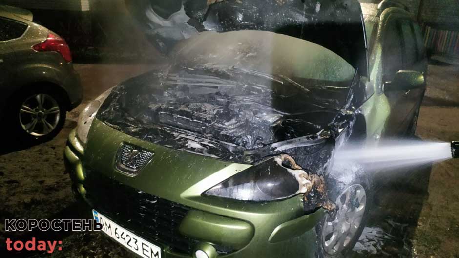 В Коростені на Коротуна горів автомобіль ?ФОТО