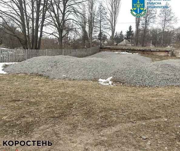 У Лугинах директор фірми отримав понад 1 млн грн за будівництво шкільного спортзалу, але робити не починав ?ФОТО