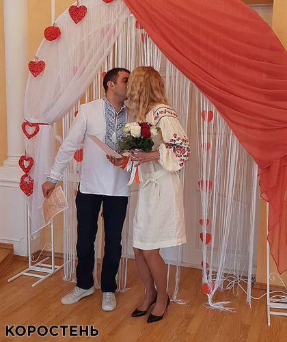 У Коростені громадянин Італії у вишиванці одружився з українкою ?ФОТО