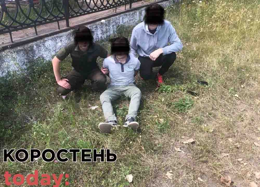 Поліція затримала коростенця, який закинув на територію тюрми згортки з метадоном на 25 тисяч гривень ?ФОТО