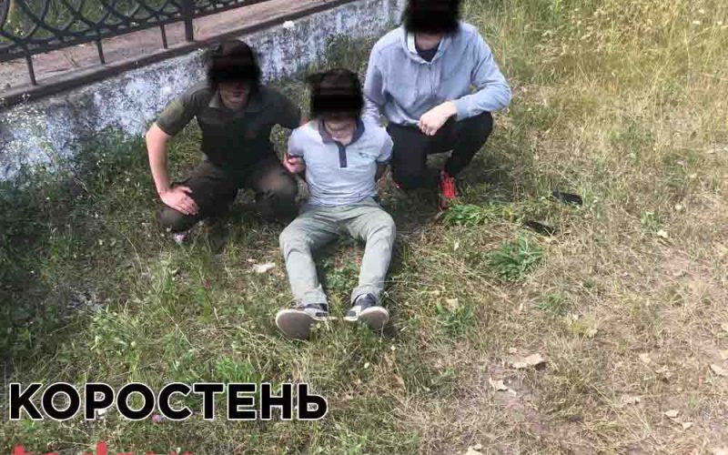 Поліція затримала коростенця, який закинув на територію тюрми згортки з метадоном на 25 тисяч гривень ?ФОТО