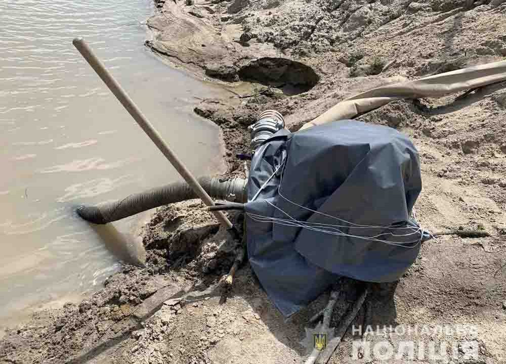 У Коростенському районі селяни здали ділків, які мили бурштин ?ФОТО