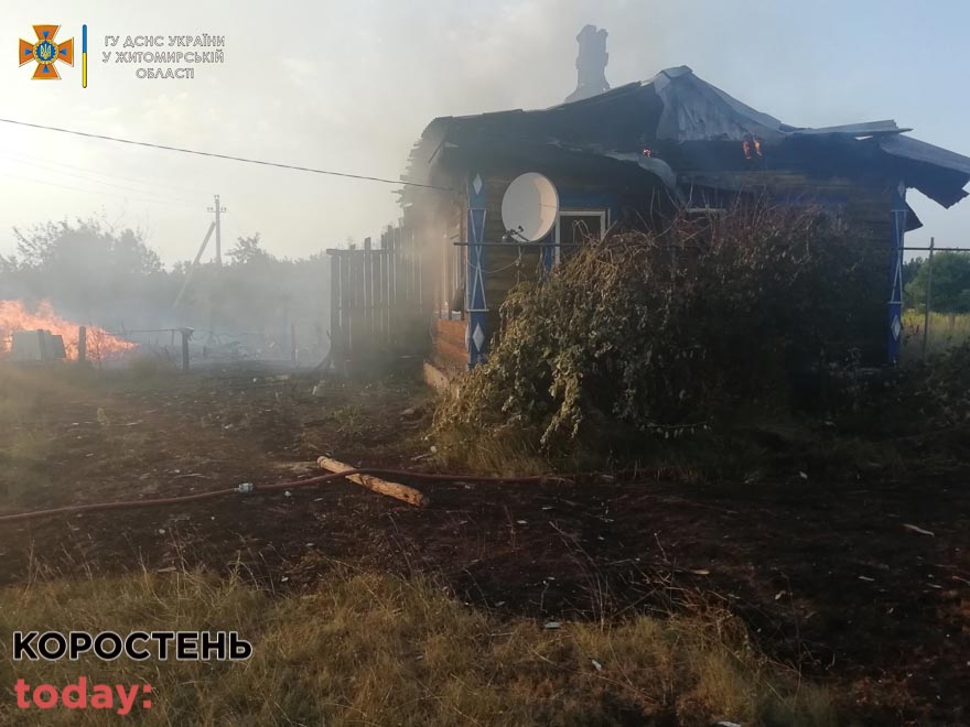 В селі Коростенського району загасили дерев’яну будівлю