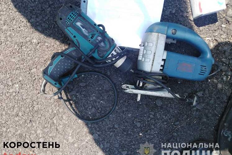 У Коростені розшуківці затримали Volkswagen: пасажир перевозив крадені речі з Малина (ФОТО)