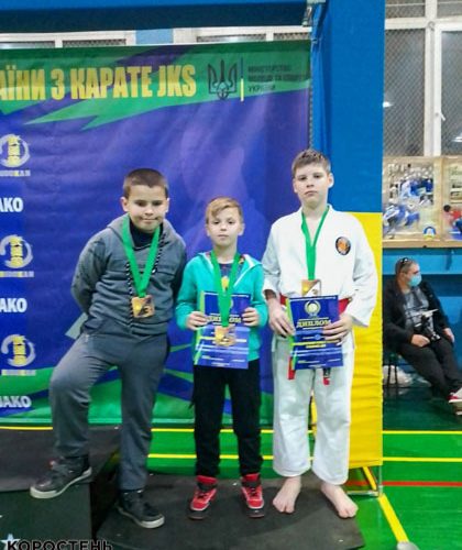 Коростенські каратисти на чемпіонаті України вибороли 13 медалей ?ФОТО