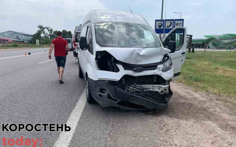 Житель Коростенського району на Ford зіткнувся із ЗАЗ: травмовані троє осіб ?ФОТО