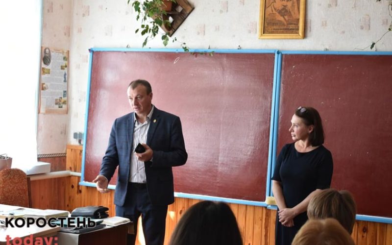 Заступник Москаленка агітував вчителів Коростенської ОТГ до вакцинації ?ФОТО