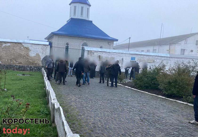В одній з в’язниць Житомирської області проводили обшуки через шахраїв, що виманювали у людей гроші (ФОТО)