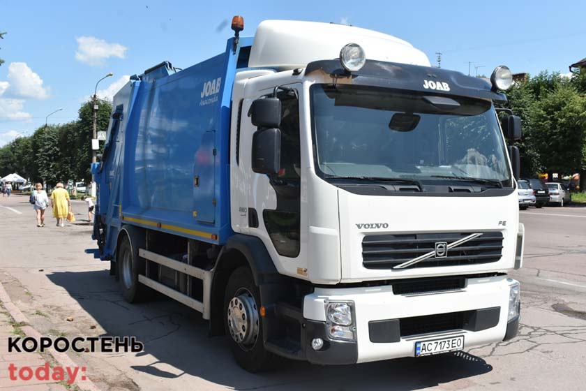 У Коростені з’явився сміттєвоз за понад 1 млн грн та підмітальна машина майже за 2,5 млн грн ?ФОТО