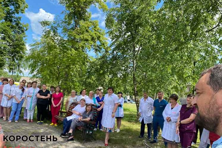 Нардеп, якого затримували на хабарі, у Коростені вручав грамоти та подяки медпрацівникам