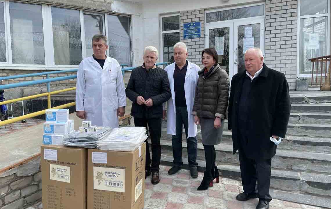 Володимир Литвин привітав медиків з професійним святом