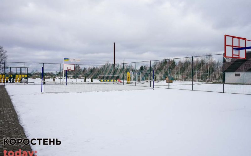 Голова Житомирської ОДА з’їздив у село Лугинської громади та подивився як брати-підприємці збудували спортивний комплекс ?ФОТО