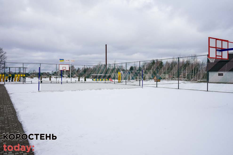 Голова Житомирської ОДА з’їздив у село Лугинської громади та подивився як брати-підприємці збудували спортивний комплекс ?ФОТО