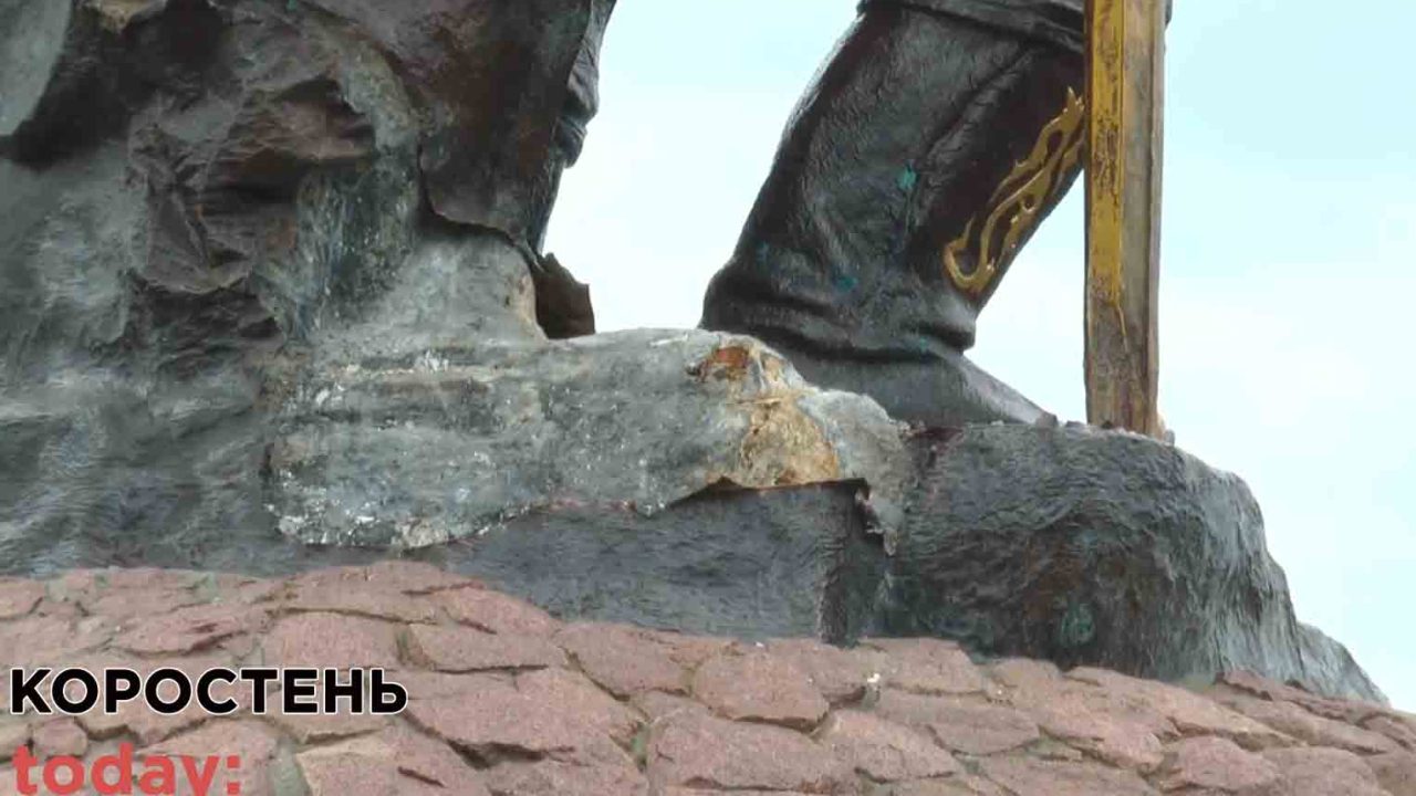 В Коростені вандали пошкодили пам’ятник князю Малу
