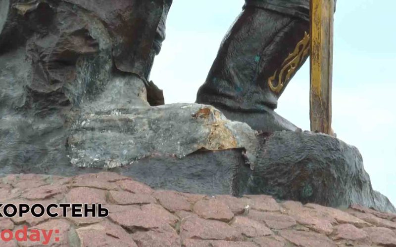 В Коростені вандали пошкодили пам’ятник князю Малу