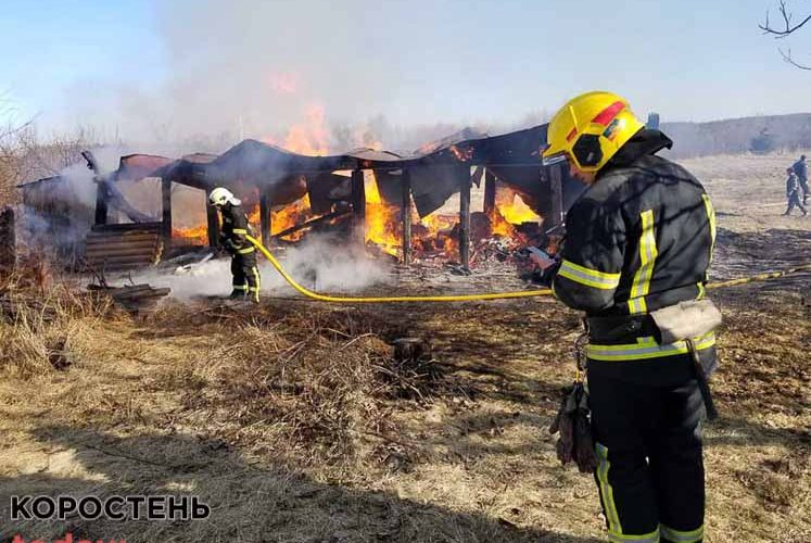 Ворожим вогнем знищено 3 і пошкоджено 10 житлових будинків на Коростенщині