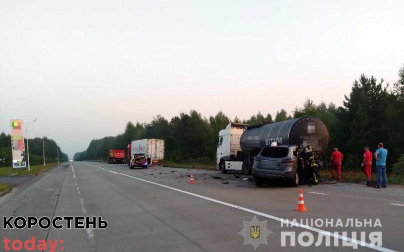 У Малинському районі Hyundai з’їхав на узбіччя та зіткнувся з причепом DAF: загинув водій ?ФОТО