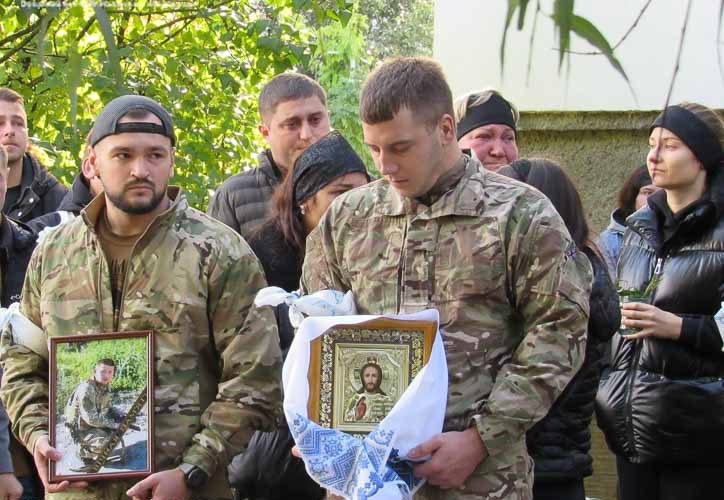 У Малині попрощалися з Героєм Денисом Янковцем, який загинув захищаючи українські землі