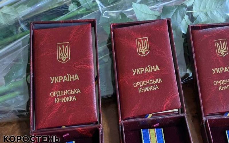 У Малині вручили посмертні нагороди сім’ям трьох загиблих захисників України