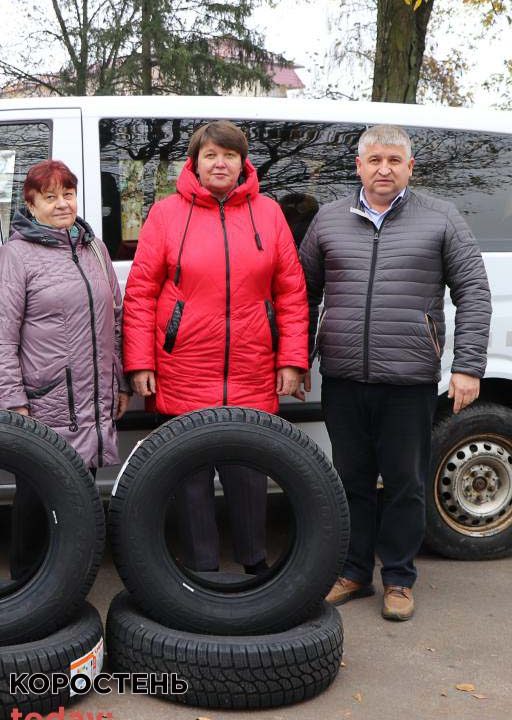 Освітяни Олевської громади придбали для військових ЗСУ автомобіль