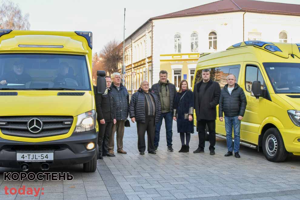 Медзаклади Малина та Овруча отримали сучасні карети швидкої допомоги