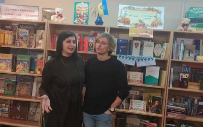 Коростенець Богдан Муха, який потрапив у шоу “Голос країни”, завітав до музичної бібліотеки в Житомирі (ФОТО)