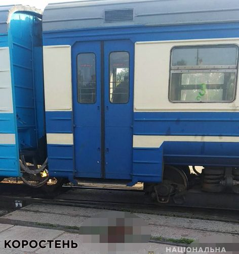 У Коростені на залізничному переїзді поїзд збив двох людей ▶️ВІДЕО ?ФОТО