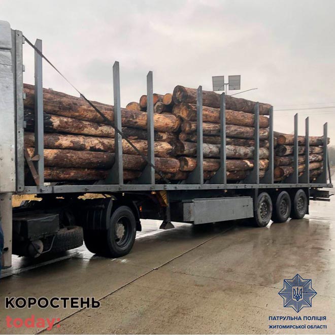 На дорогах Житомирської області за добу патрульні зупинили три вантажівки з деревиною: продукції було більше, ніж зазначено в документації