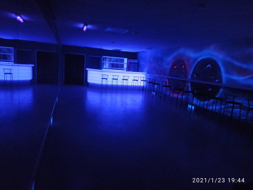 Сьогодні відкриття нового нічного клубу “GALAXY” в Коростені: запальні коктейлі та ритмічна музика (ВІДЕО)