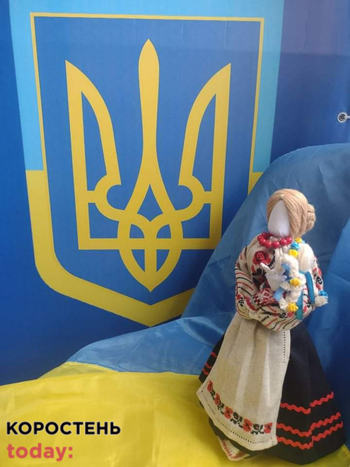 Майстриня з Овруцької громади робить обереги для захисників України