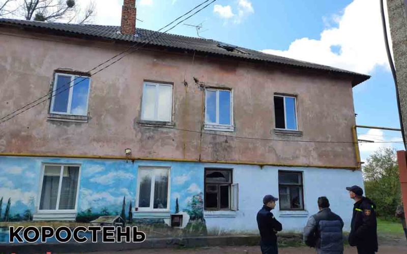 В одному з будинків по вулиці Зв’язківців у Коростені впало перекриття у квартирі ?ФОТО