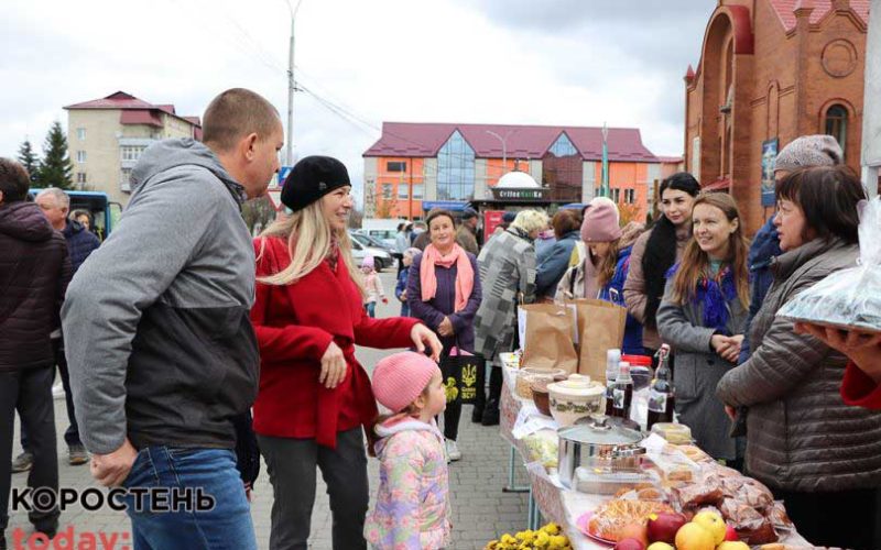 В центрі Олевська провели благодійний ярмарок на підтримку ЗСУ