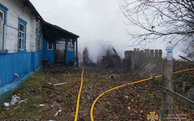 У селі Овруцької громади горіла господарча споруда: вогонь перекинувся на житловий будинок