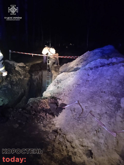 В Овручі чоловік на велосипеді впав у 4-метровий котлован