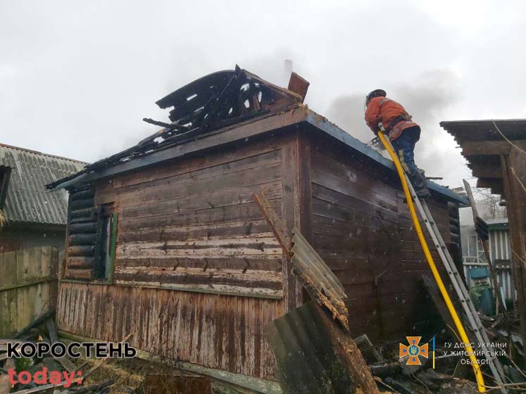 У селі на Овруччині горіла літня кухня, вогонь ледь не перекинувся на житловий будинок ?ФОТО