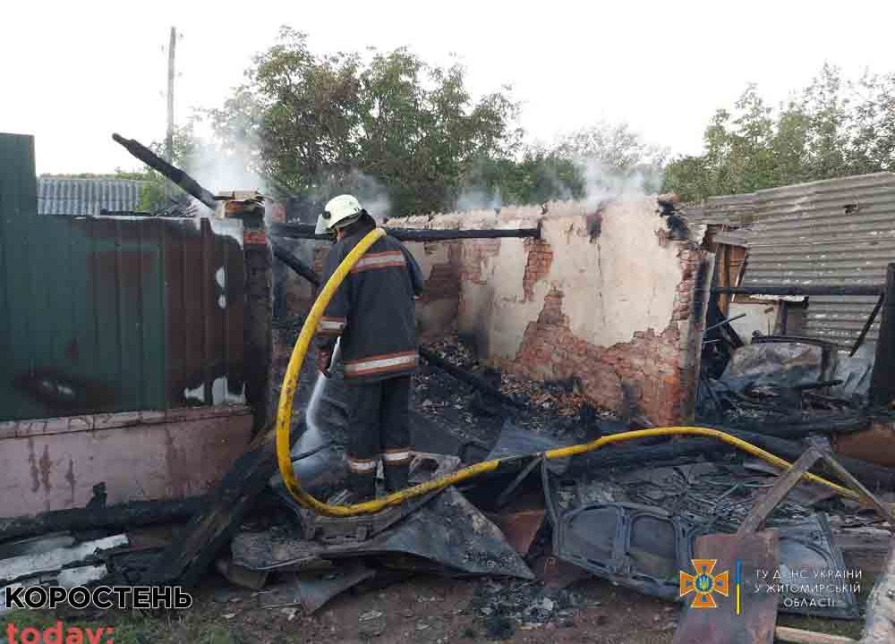 Лісівники допомагали рятувальникам гасити пожежу в селі Овруцької ОТГ ?ФОТО