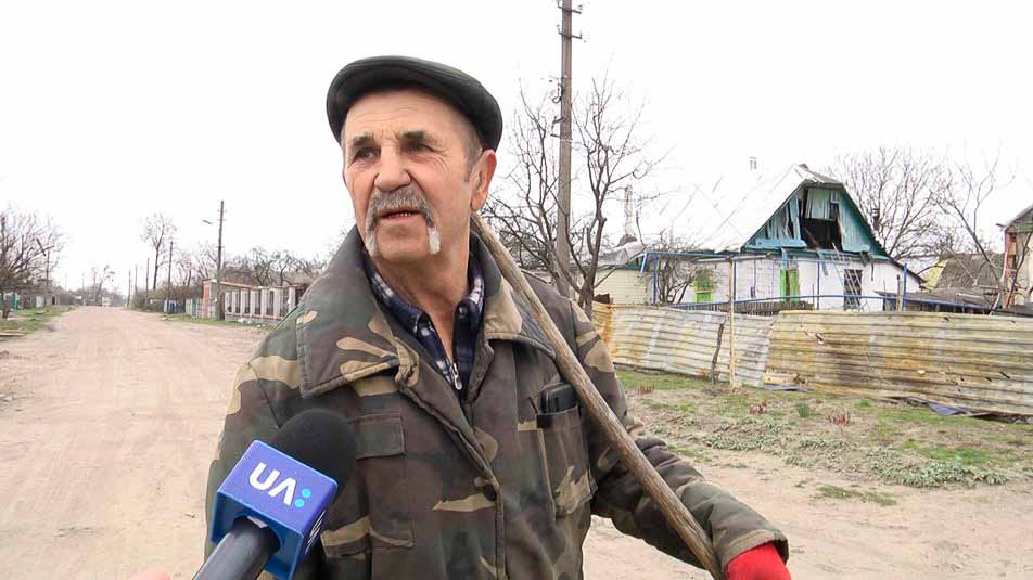 У Коростені в підвалі палаючого гаража 40 хвилин перебували діти, які сховалися від авіаударів (ВІДЕО)