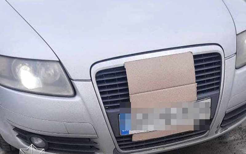 На трасі в Коростенському районі патрульні зупинили Audi, у водія були підроблені документи ?ФОТО
