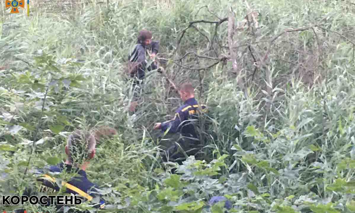 У Малині врятували чоловіка, якого по пояс засмоктало в болото ?ФОТО