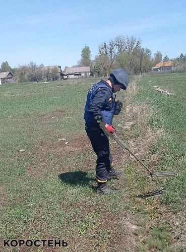 У двох селах Овруцької громади піротехніки виявили та знешкодили елементи двигунів РСЗВ «Ураган» та «Град» (ФОТО)