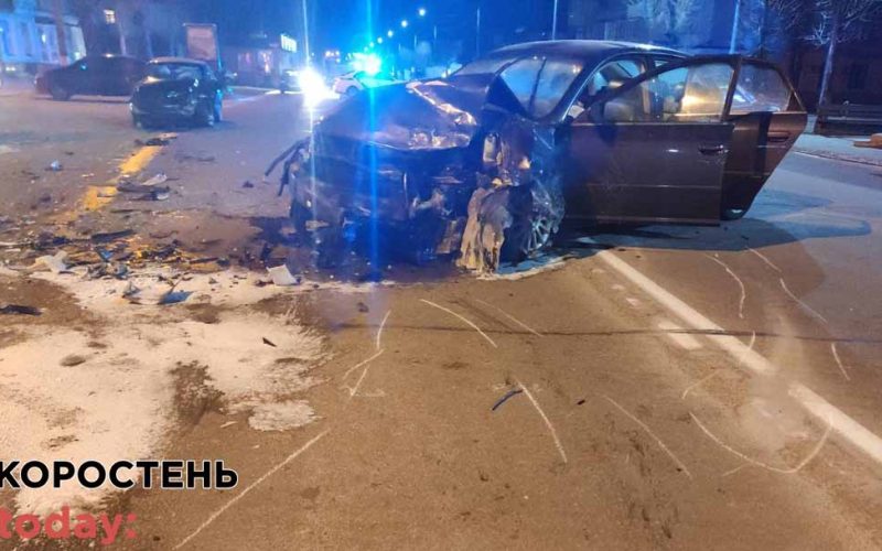 У поліції розповіли подробиці подвійної ДТП в центрі Коростеня (ФОТО)