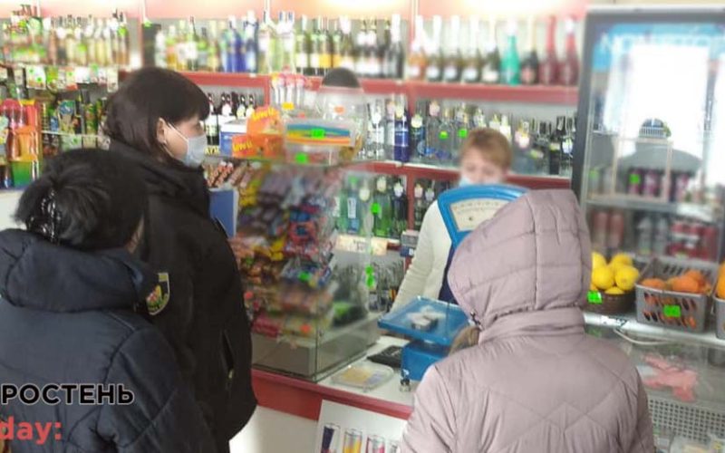 У Коростенському районі поліцейські “зловили” продавчинь, які продали юним дівчатам цигарки та алкоголь