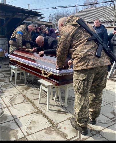 Коростенці попрощались з військовим 95-ї бригади Олексієм Кутишенком