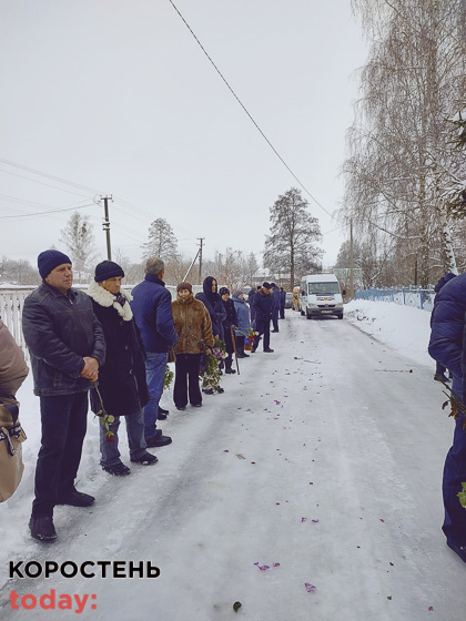 У селі Коростенського району попрощались з воїном, який загинув під Краматорском