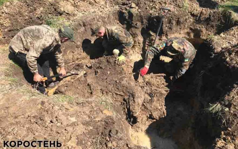 На Коростенщині минулого року чоловік знайшов радянську каску з черепом: пошуківців повідомив нещодавно ?ФОТОрепортаж