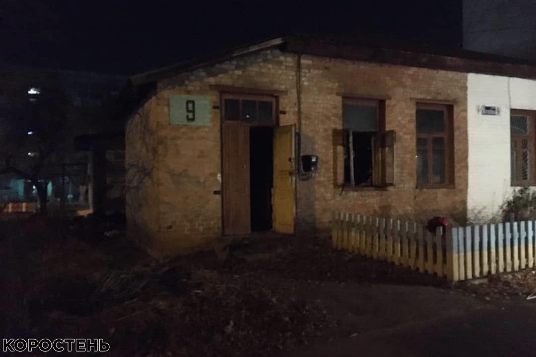 Вночі у Коростені по вулиці Музейній горів будинок ?ФОТО