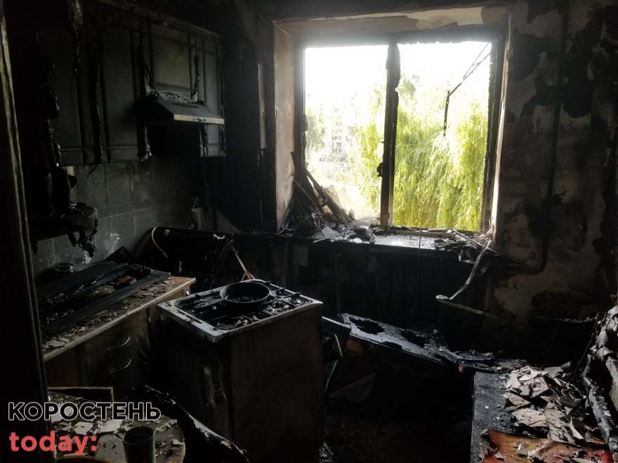 На Київській у Коростені горіла квартира у п’ятиповерхівці: власниця отримала опіки ?ФОТО