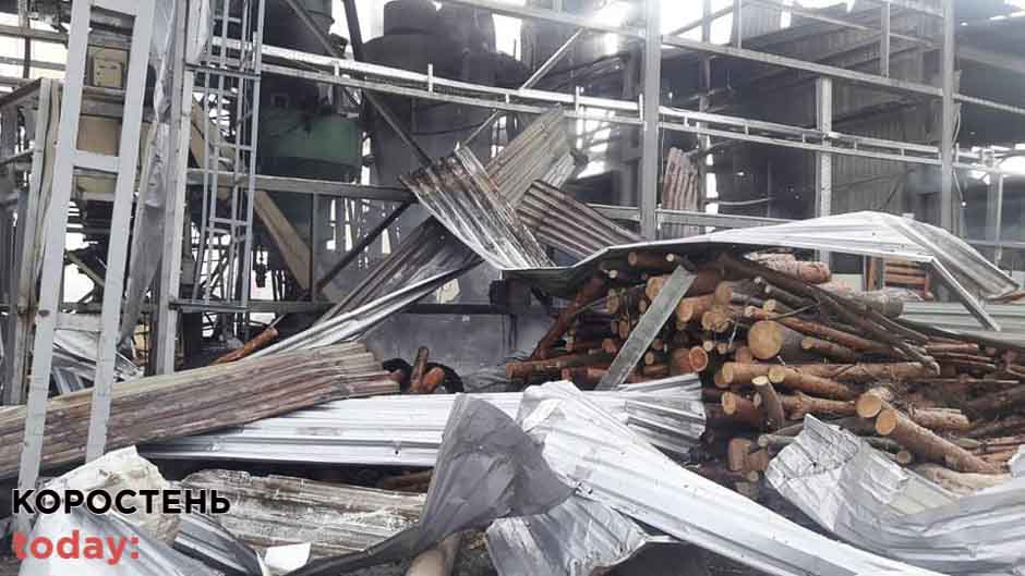В Коростенському районі внаслідок ракетного удару загорілося підприємство