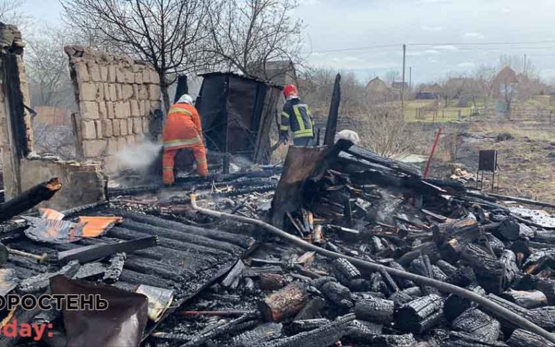 У Коростені та Олевську минулої доби горіли будівлі (ФОТО)