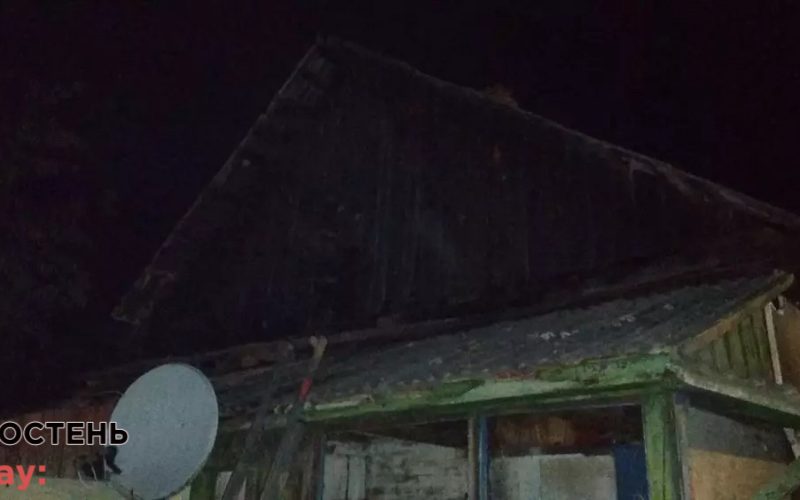 Неподалік №1 школи в Коростені горів будинок: посеред ночі рятувальникам подзвонив 13-річний підліток ?ФОТО
